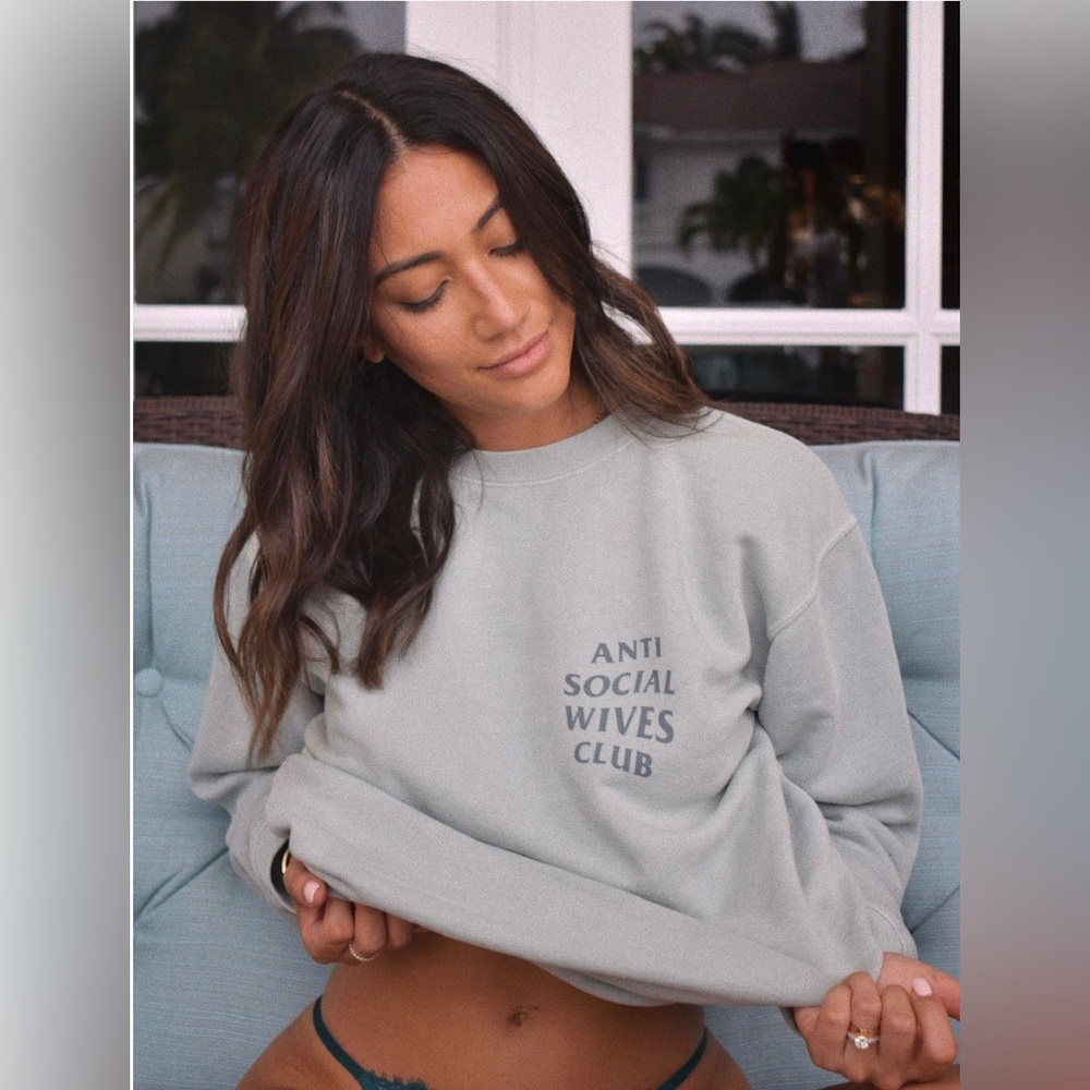 Anti Social Social Wives Club Gray Sweatshirt | Size: M/L - Picture 4 of 4